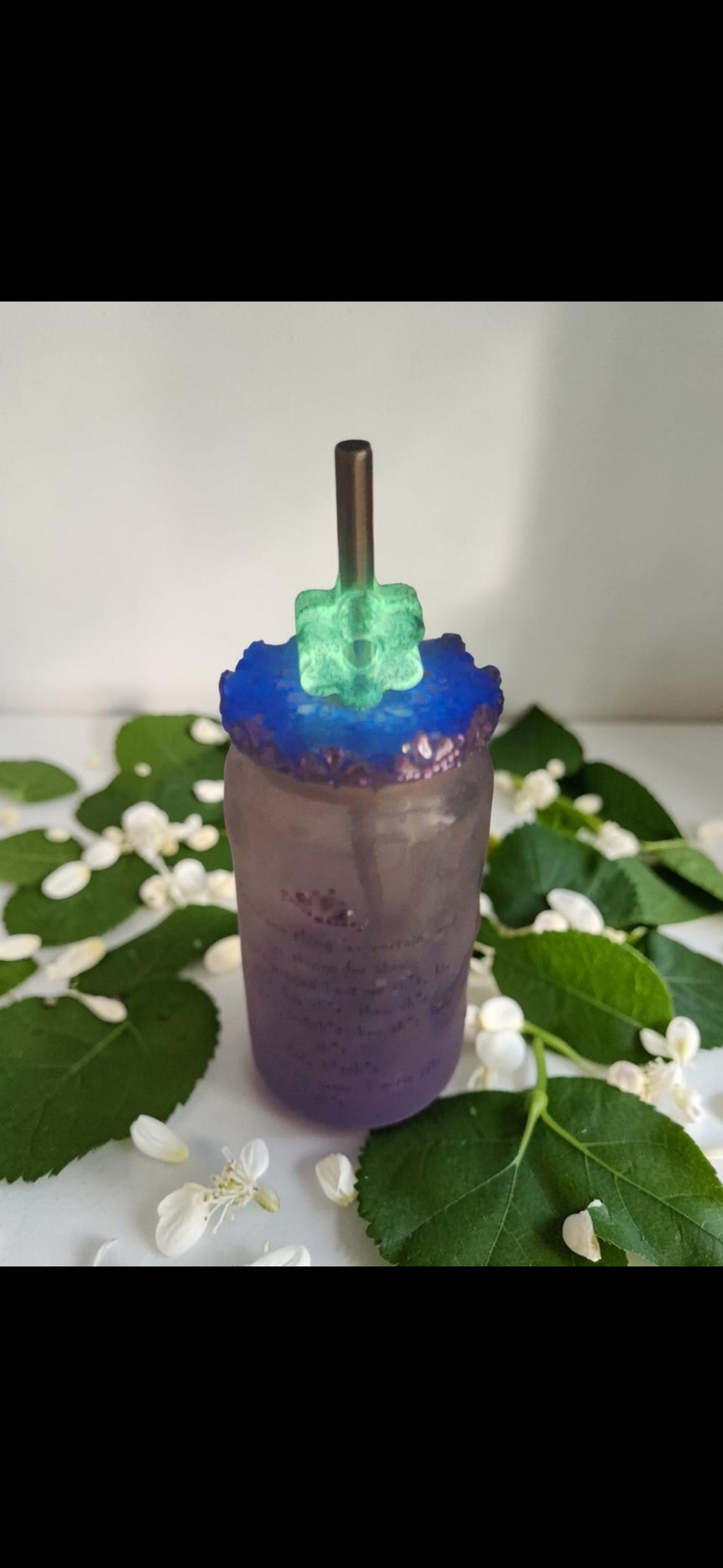 🌸 Glow-in-the-Dark Flower Straw Topper – Iridescent Glitter Finish